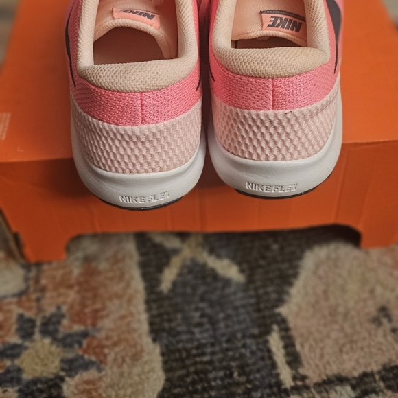 New Nike Flex Experience Rn 7 Girls Run Size 6y B10 - Picture 4 of 6
